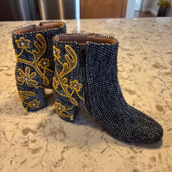 EUC Women’s Coral Blue Anthropologie Embroidered Herringbone Ankle Boots 37 - Picture 1 of 7